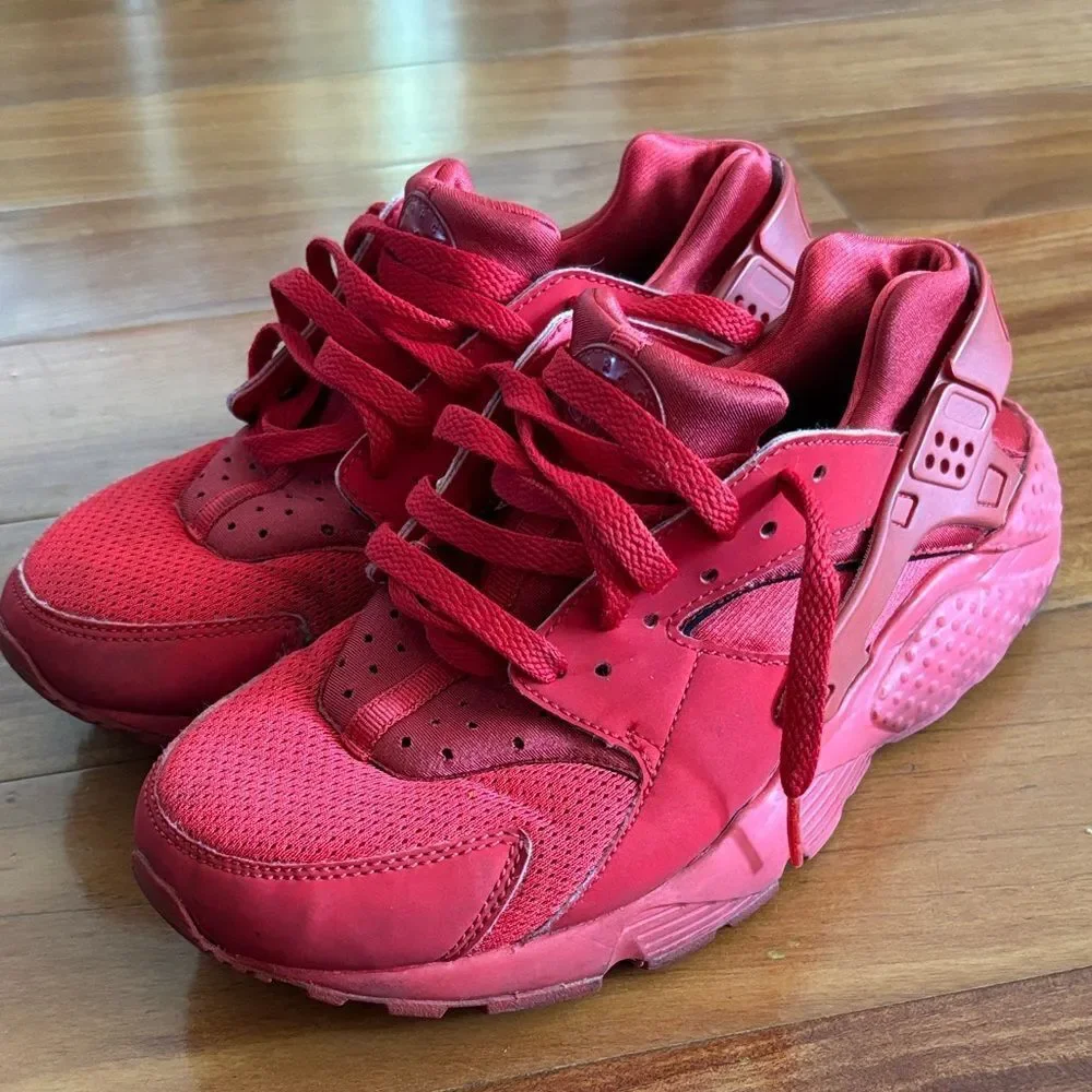 Nike Huruache Bright Red Kids' Lightweight Athletic Sneakers size 7Y